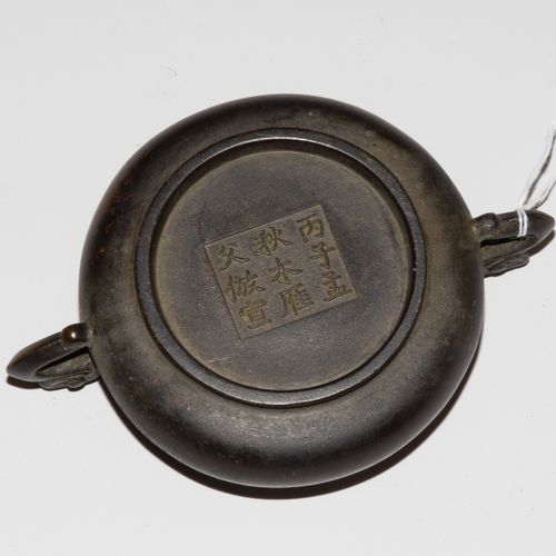Räuchergefäss Incense burner

China, probably late Qing dynasty. Bronze, dark bu&hellip;