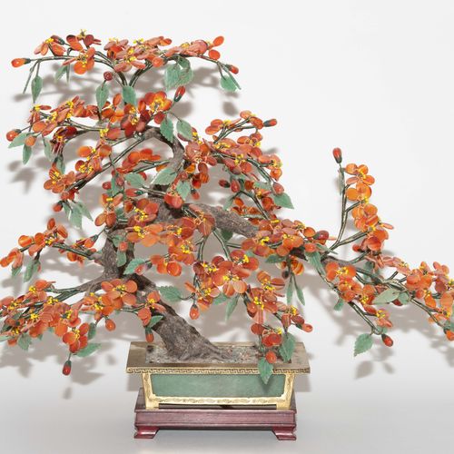 Lot: 3 Zierbäume Lot: 3 ornamental trees

China, 20th century. Flowers and leave&hellip;