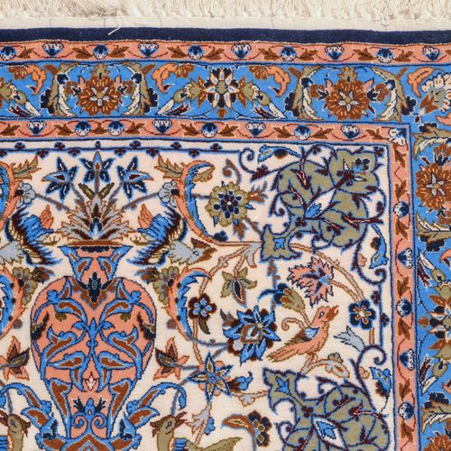 Isfahan Isfahan 
Z Perse, vers 1980. Sur un fond blanc figure un vase filigrané &hellip;