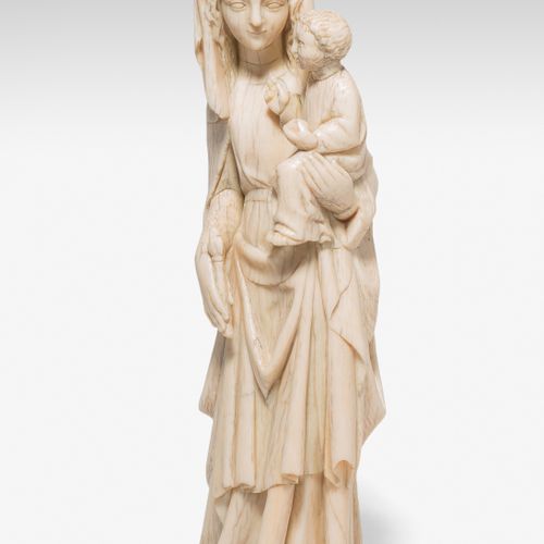 MARIA MIT KIND Marie à l'enfant 
Dans le style gothique français, 19e siècle. Iv&hellip;