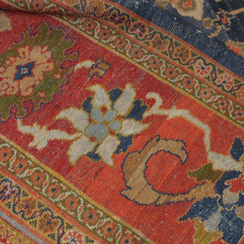 MAHAL Mahal

Z-Persia，约1900年。 中等蓝色的场地上装饰着交替颜色的、分散的、排列整齐的花卉和树叶藤蔓设计。鲜艳的红色和生动的主边框上布&hellip;
