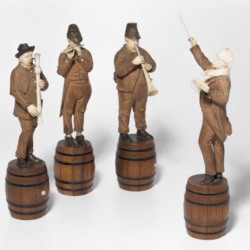 Lot: 4 Musikanten 拍品：4位音乐家

1900年左右，骨雕和木雕。详细数字：3个音乐家和指挥家，站在一个木桶上。高约18厘米。

- 最小应力&hellip;