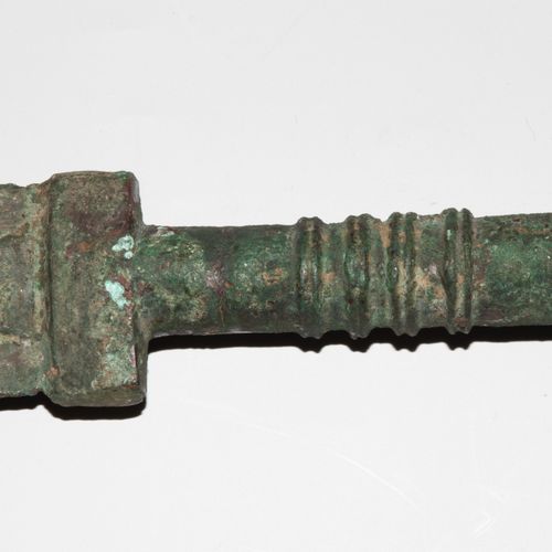 Bronze-Fächerknaufschwert Épée en bronze à pommeau en éventail

Sud-ouest de l'I&hellip;
