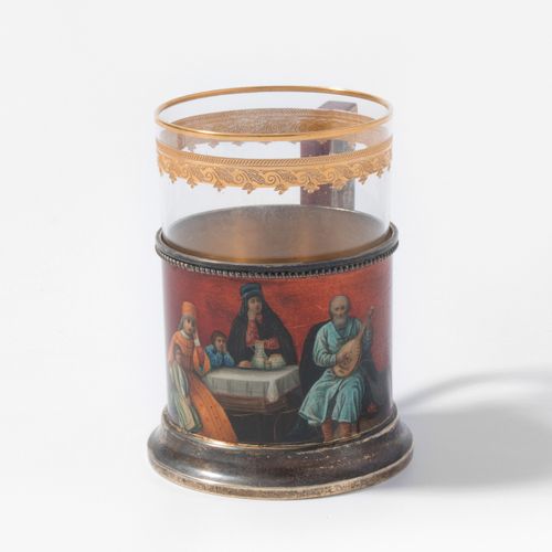 Teetasse mit Lackmalerei Tasse à thé avec peinture sur laque

Russie, 1899-1908.&hellip;