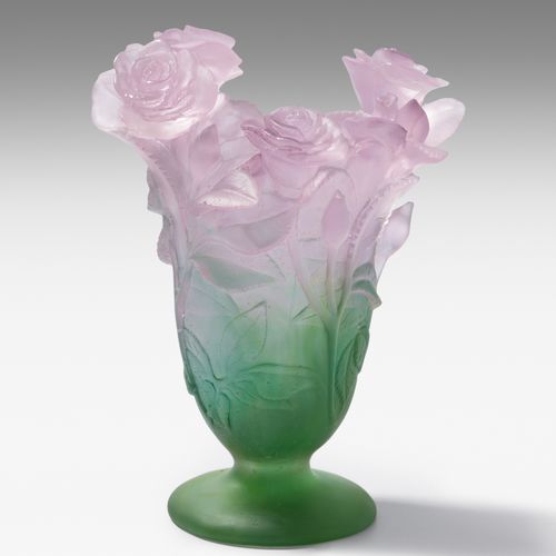 Daum France, Vase Daum France, Vase 
Fin du 20e s. Pâte de verre verte et rose. &hellip;