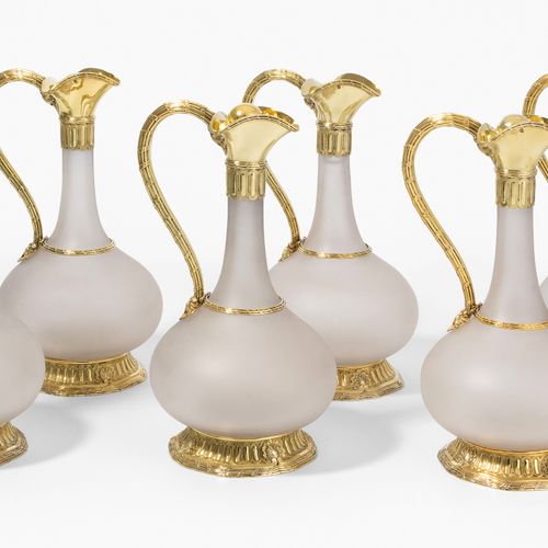 Lot: 6 Henkelkaraffen Lot: 6 carafes with handles

Paris, end of the 19th centur&hellip;