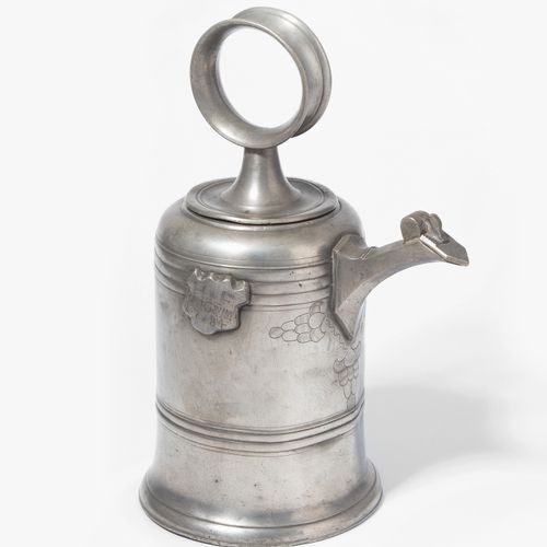 Glockenkanne Pot à cloche 
Steckborn, datée 1784. Étain. Marque et rosace de fon&hellip;