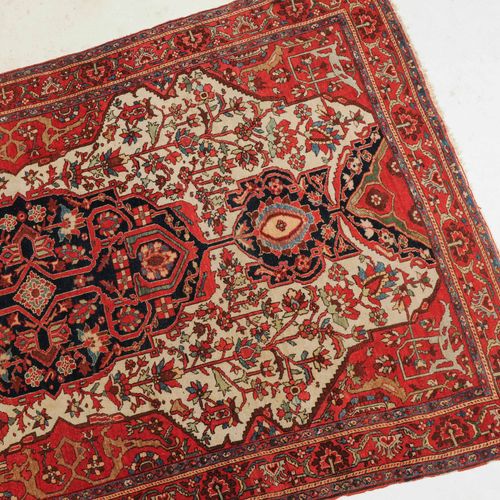 MALAYER Malayer

Z Persia, 1900 circa. Il campo bianco, elegantemente sagomato, &hellip;