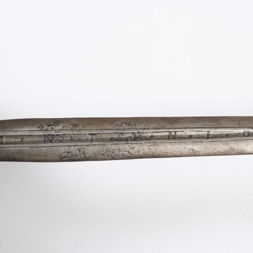 Schalenrapier 碗形窗帘

意大利/西班牙，约1700年。 铁制剑柄，有一个沼泽和螺旋状锉刀的球座。约32厘米长的柱子，有精心盘绕的锉刀臂，末端是透&hellip;