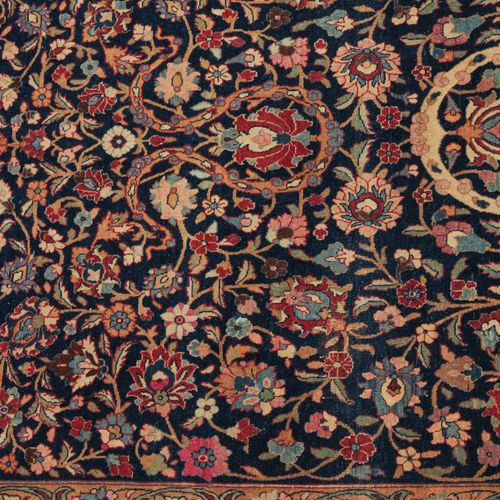 TÉHÉRAN Téhéran 
Z Perse, vers 1910. Œuvre florale dense. Tout le fond d'un bleu&hellip;