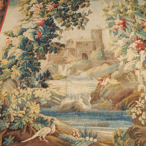 Gobelin 挂毯

可能是法国，约1750年。 一个年轻人坐在美丽的花卉景观中的河边，正在尝试钓鱼的运气，背景中可见一座城堡。这幅画的边框是中蓝色的，边框上&hellip;