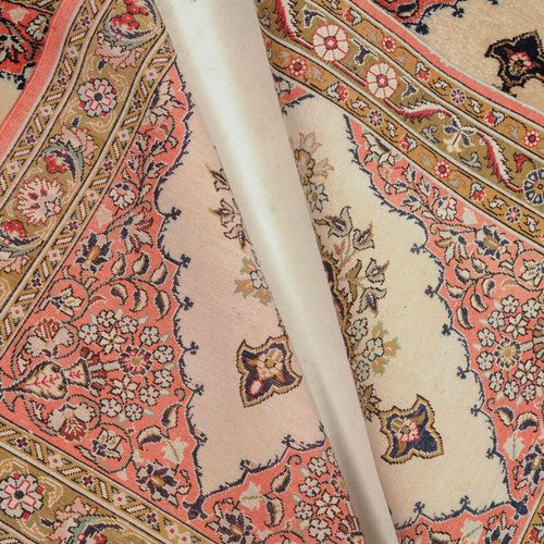 Paar Ghom-Seide Pair of Ghom silk

Z-Persia, circa 1980. Elegant white center fi&hellip;