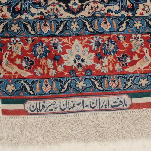 Isfahan Ispahan 
Z Perse, vers 1960. Signé en bas. Sur un fond bleu nuit, un méd&hellip;