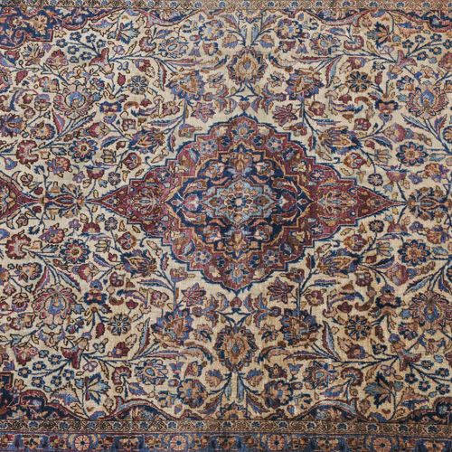 Kashan Seide Soie de Kashan 
Z Perse, vers 1900. Matériau du velours : pure soie&hellip;