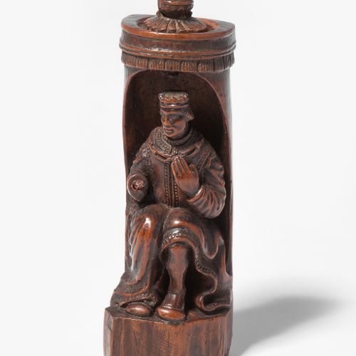 Kleine Figur "König" Petite figurine "Roi". 
France, XVIIe siècle. Bois fruitier&hellip;