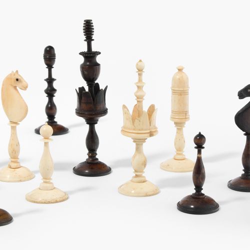 Schachfiguren Set Set de pièces d'échecs 
Allemagne du Sud, vers 1840/50. Ossatu&hellip;