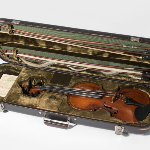 Violine mit Bogen in Kasten Violon avec archet en boîte

(1) Violon 4/4. Ecole d&hellip;