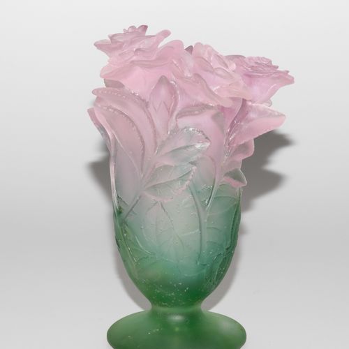 Daum France, Vase Daum France, Vase 
Fin du 20e s. Pâte de verre verte et rose. &hellip;