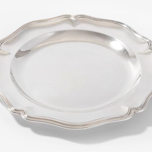 Platte Plate

Geneva, 1900. Silver. Round shape with shaped and profiled rim. Ci&hellip;