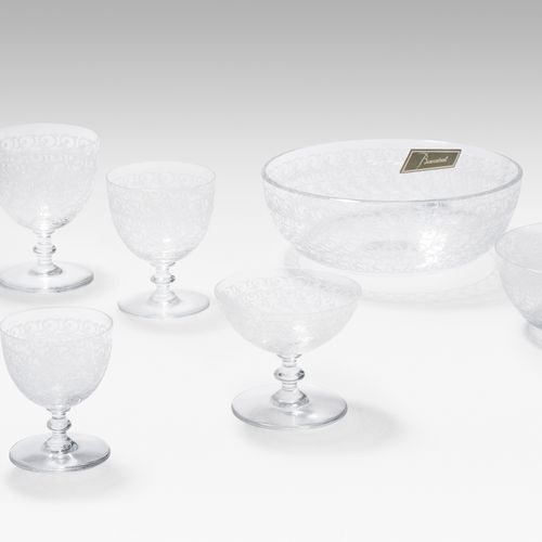Baccarat, Gläserservice "Rohan" 巴卡拉，"Rohan "玻璃器皿

20世纪，无色水晶玻璃。穹顶有丰富的蚀刻藤蔓装饰。收藏品：1&hellip;
