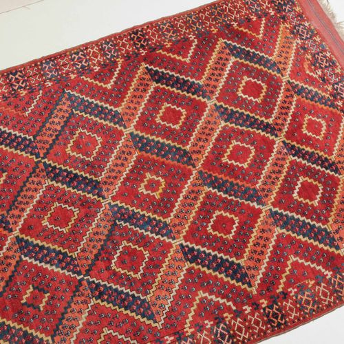 Ersari-Hauptteppich Ersari main carpet

Turkmenistan, circa 1900. Very rarely oc&hellip;