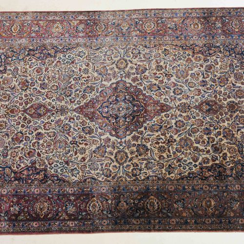 Kashan-Seide Soie de Kashan

Z-Perse, vers 1900. Matériau du velours : pure soie&hellip;