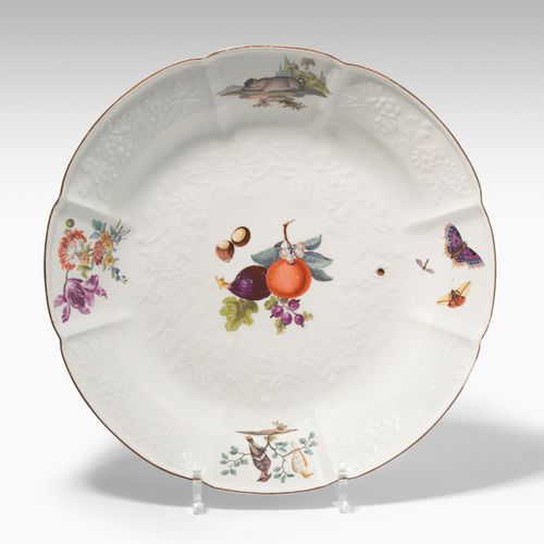 Meissen, grosse Schale 迈森，大碗

瓷器，约1760年。釉里红剑印和22号压印。 合身的弧形圆形，Gotzkowsky浮雕。彩色绘画。镜&hellip;