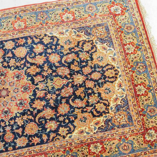 Isfahan Isfahan

Z-Persia, c. 1960. Material de pelo de lana de corcho y seda, c&hellip;