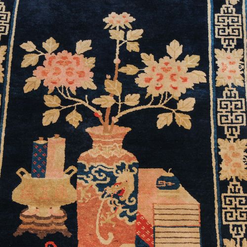 Pao-Tao Pao-Tao

S-Mongolia, ca. 1940. On a deep blue ground a Chinese vase gene&hellip;