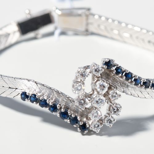 Saphir-Brillant-Bracelet 蓝宝石和钻石手镯

750白金。11颗光彩夺目的钻石，约1.10克拉，14个圆形面。蓝宝石约0.80克拉。长1&hellip;