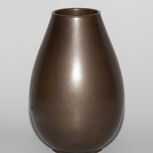 Vase Vaso

Giappone, XX secolo. Firmato Gyoku'un koku. Bronzo. Veduta di un temp&hellip;