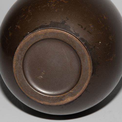 Vase Jarrón

Japón, siglo XX. Firmado Gyoku'un koku. De bronce. Vista de un temp&hellip;