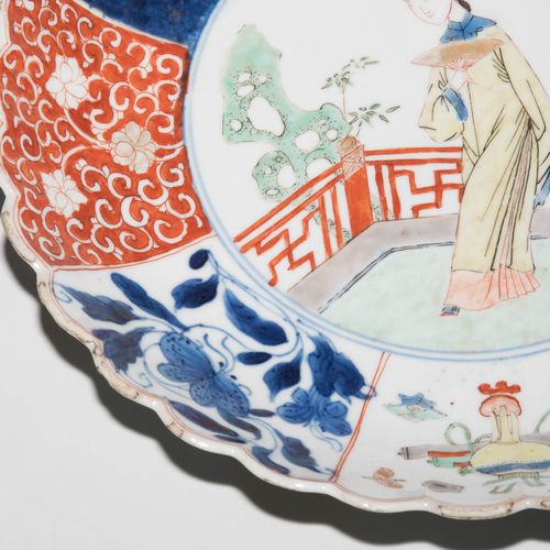 Lot: Teller und Bol Lot: plate and bol

China, 18th c. Porcelain. Chrysanthemum &hellip;