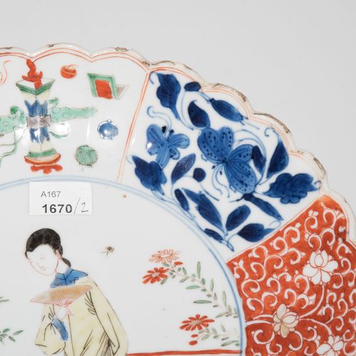 Lot: Teller und Bol Lot: plate and bol

China, 18th c. Porcelain. Chrysanthemum &hellip;
