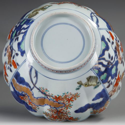 A JAPANESE IMARI BOWL, 17TH CENTURY Decorated in coloured enamels and gilt on un&hellip;