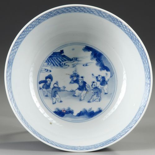 A CHINESE BLUE AND WHITE BOWL, KANGXI (1662-1722) Chinese blue and white bowl, K&hellip;