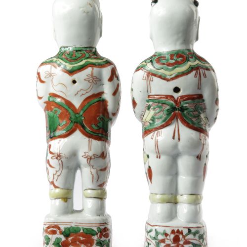 A PAIR OF CHINESE FAMILLE VERTE FIGURES OF BOYS, KANGXI PERIOD (1662-1722) Each &hellip;
