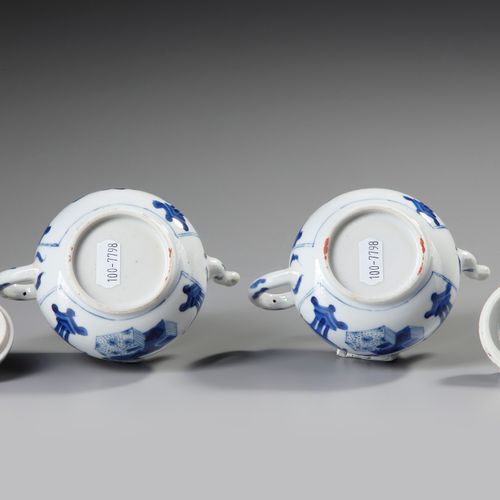 A PAIR OF SMALL CHINESE BLUE AND WHITE TEAPOTS AND COVERS, KANGXI PERIOD (1662-1&hellip;
