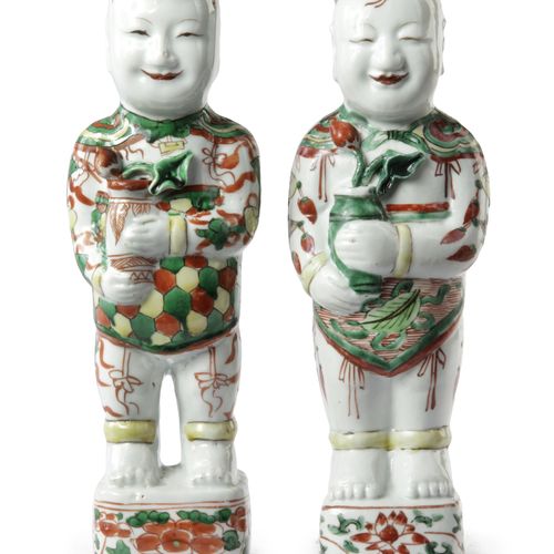 A PAIR OF CHINESE FAMILLE VERTE FIGURES OF BOYS, KANGXI PERIOD (1662-1722) Each &hellip;
