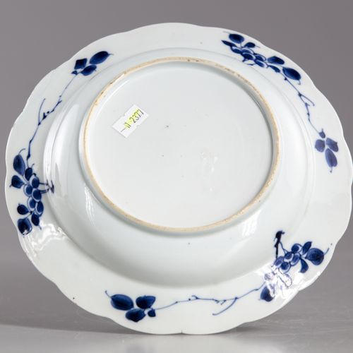A CHINESE BLUE AND WHITE PHEASANT SOUP PLATE, KANGXI PERIOD (1662-1722) The dish&hellip;