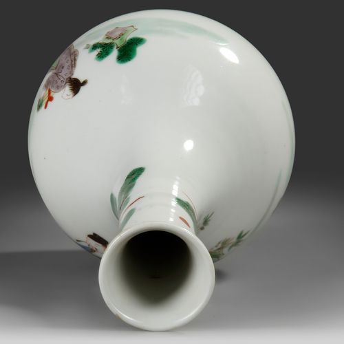 A CHINESE FAMILLE VERTE VASE, 19TH - 20TH CENTURY Decorated with a continuous sc&hellip;