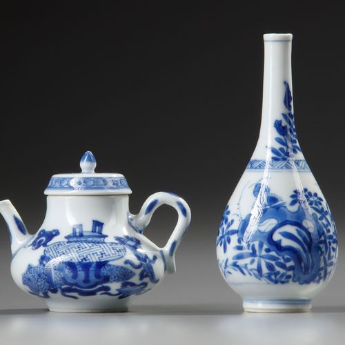 A SMALL CHINESE BLUE AND WHITE VASE AND TEAPOT WITH COVER, KANGXI PERIOD (1662-1&hellip;