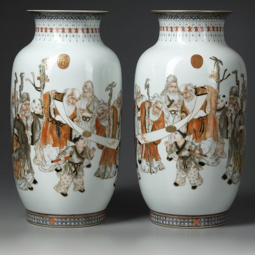 A PAIR OF CHINESE VASES, REPUBLIC PERIOD (1912-1949) The vases is decorated to t&hellip;