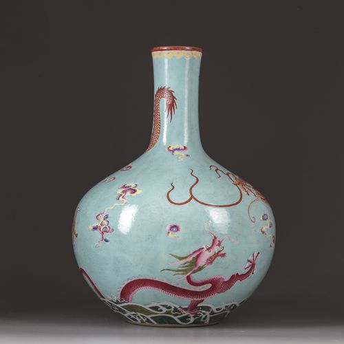 A LARGE FAMILLE ROSE TURQUOISE-GROUND BOTTLE VASE, TIANQIUPING ,QIANLONG SEAL MA&hellip;