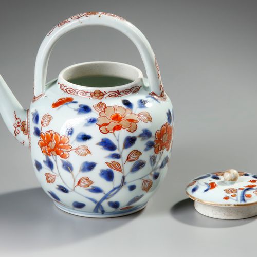 A JAPANESE IMARI TEAPOT AND COVER, EARLY 18TH CENTURY The bulbous body painted w&hellip;