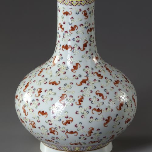 A CHINESE FAMILLE ROSE 'BATS AND CLOUDS' BOTTLE VASE,19TH CENTURY The vase overa&hellip;