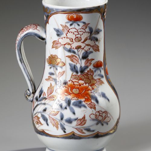 AN IMARI TANKARD, EDO PERIOD, LATE 17TH CENTURY of typical form with loop handle&hellip;