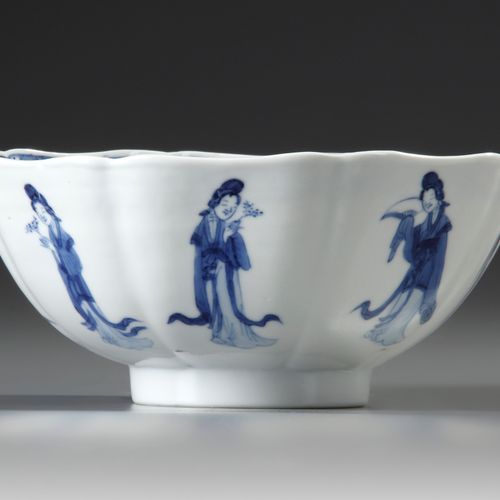 A CHINESE BLUE AND WHITE LADIES FOLIATE BOWL, KANGXI, 1662- 1722 The exterior is&hellip;