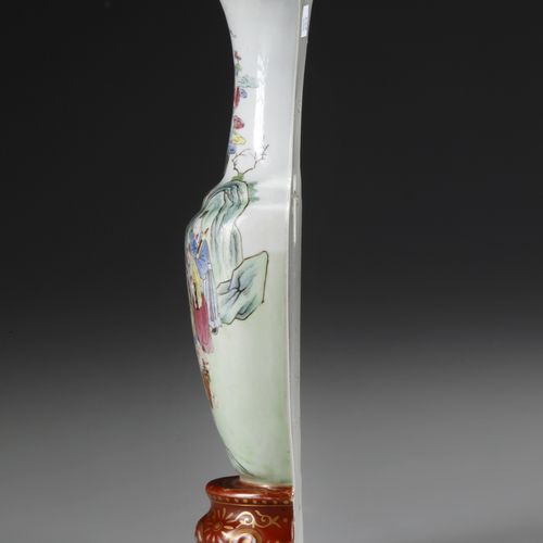 A CHINESE FAMILLE ROSE IMMORTALS' WALL VASE, 19TH CENTURY The tapered body with &hellip;