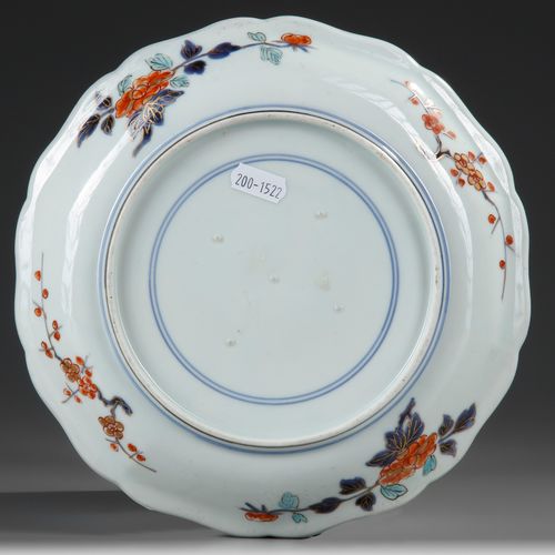 A JAPANESE IMARI PLATE, 17TH CENTURY Stands on a small footring, decorated in Im&hellip;